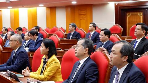 Hội nghị lần thứ 14 Ban Chấp hành Trung ương Đảng khóa XIII; Bộ Chính trị trao quyết định nhân sự quan trọng