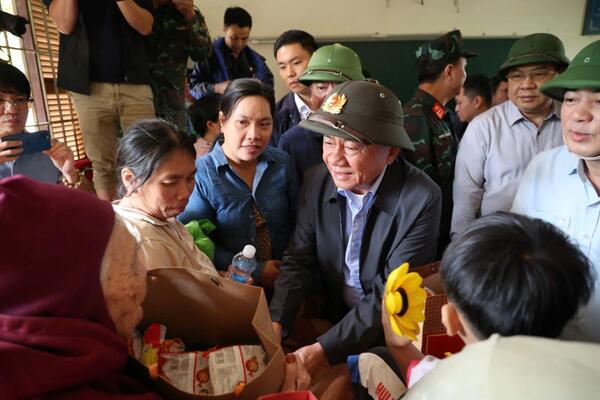 Việt Nam thiết lập quan hệ đối tác chiến lược với các nước; tập trung công tác cứu trợ người dân vùng mưa lũ