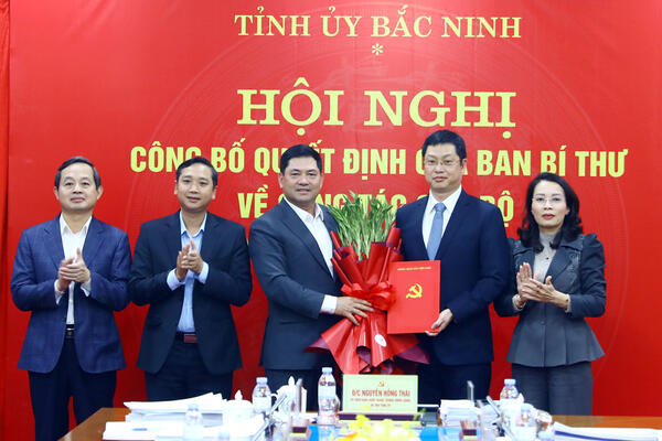 Công bố Quyết định của Ban Bí thư chuẩn y đồng chí Trần Huy Phương giữ chức Phó Bí thư Tỉnh ủy Bắc Ninh